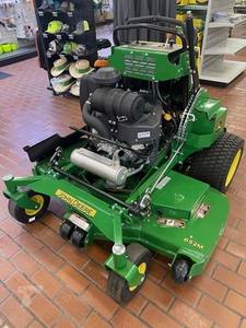 Se vende cortadora de césped comercial John Deere 652M con motor Kawasaki de 22 HP, plataforma de corte de 52 pulgadas, equipo profesional para paisajismo. - Product Image 3