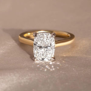 Anillo de compromiso de solitario de diamante con corte de cojín alargado de 11x9mm, plata chapada en oro de 18 quilates | Nupcial minimalista clásico de cuatro puntas - Product Image 1