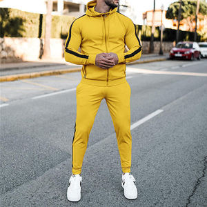 Conjunto Deportivo de Invierno de 2 Piezas para Hombre con Logotipo Personalizado, Transpirable, de Secado Rápido, Sudadera con Capucha y Pantalones Cortos con Bolsillos - Product Image 3