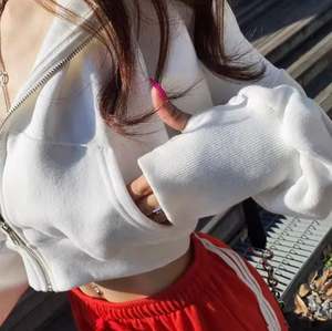 Fabricación de logotipo personalizado Gym Sport Wear 2023 Winter Fleece Sudadera de algodón de alta calidad Sudadera con capucha recortada para mujer - Product Image 2