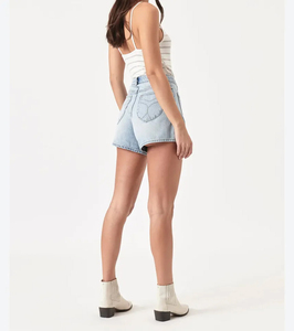 Nuevos pantalones cortos de mujer con estilo a precio barato de fábrica, pantalones cortos de mezclilla cómodos para mujer recién llegados con logotipo personalizado, color y tamaño - Product Image 5