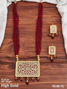 ชุดเครื่องประดับเทวะแบบเดี่ยว ดีไซน์รูปทรงสี่เหลี่ยมผืนผ้า งานทองขัดเงาอย่างดี สำหรับงานปาร์ตี้ สไตล์หรูหรา - Product Image 4