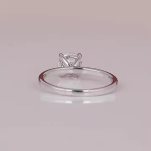 Bague de fiançailles en plaqué or massif 14KT de style classique de luxe avec diamant cultivé en laboratoire - Product Image 4