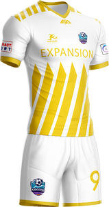 Ensembles d'uniformes de football personnalisés en gros d'usine Kit de maillot de football unisexe été hiver avec conception personnalisée et impression de logo - Product Image 6