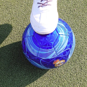 Ballons de football et de football en PVC cousus à la machine de taille officielle à haute élasticité 5 durables pour les équipes de jeunes adultes pour l'entraînement - Product Image 3