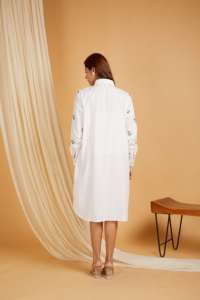 Robes mi-longues vintage blanches personnalisées OEM ODM pour femmes, robes élégantes coréennes décontractées à imprimé floral pour femmes, robes d'été longues - Product Image 2