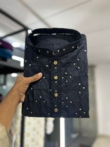 คอลเลกชัน Kurta สำหรับผู้ชายปักลายด้วยผ้าไหมหลายสีสำหรับด้านหน้าและด้านหลัง - Product Image 6