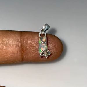 925 argent Sterling fait à la main Vintage opale éthiopienne pendentif Multifire fleur d'opale naturelle diamant placage enfants chrétiens - Product Image 1