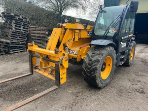 Découvrez une maniabilité supérieure avec le 542 70 Agri Xtra, conçu pour une adhérence et une stabilité accrues, et une utilisation en terrain sans obstacle. Prix abordable. - Product Image 2