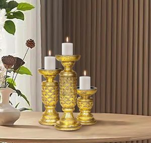 Soporte de vela de corte de piña de madera dorada tallada a mano, arte detallado para una decoración interior de Navidad atemporal calidez - Product Image 6