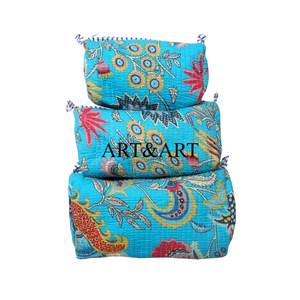 Juego de 3 Bolsas de Maquillaje de Algodón Hechas a Mano en India, con Estampado Floral Ecológico, Resistentes al Agua, Acolchadas - Product Image 1