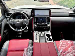 รถใหม่เอี่ยมปี 2025 เล็กซัส LX-SERIES LX 700h F-SPORT 0 กม. 400-499 แรงม้า เครื่องยนต์ 6 สูบ 5 ที่นั่ง เกียร์อัตโนมัติ - Product Image 3