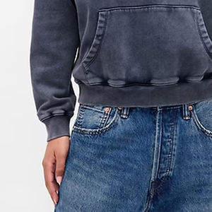 Sweat-shirt pour femme avec épaules tombantes et logo personnalisable, apparence solide et propre, service OEM pour les acheteurs en gros, prix d'usine pour les acheteurs - Product Image 3