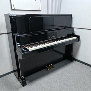 Piano droit KAWAI US5X fabriqué au Japon, noir, son puissant, longue tenue, mécanisme à marteaux robuste importé. - Product Image 1