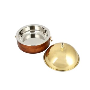 Marmite à couvercle en métal brillant avec marmite en bois Conception unique Réchauffeur de nourriture de luxe fait à la main casseroles rondes pour le dîner - Product Image 4