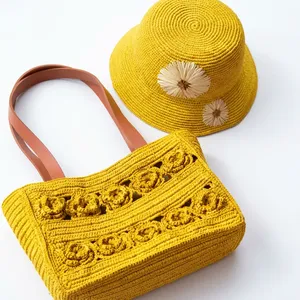 Bolso de Hombro de Rafia Floral Hecho a Mano en Madagascar, Marca ANA, con Dos Asas, Cierre de Cremallera, Forro de Poliéster, para Todas las Temporadas - Product Image 3