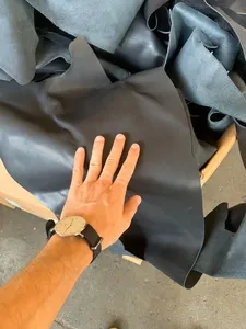 Artículo de cuero genuino con relieve de dólar suave seleccionado - Product Image 3