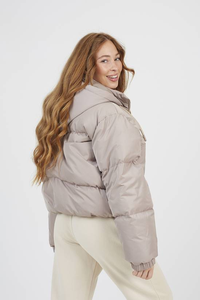 Chaqueta de Invierno Acolchada para Mujer, Personalizada, de Punto, Transpirable, con Capucha y Cuello Desmontable, Fabricada en Pakistán, Precios de Fábrica OEM - Product Image 2
