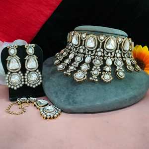 Kundan en verre non coupé et ensemble de tour de cou en Zircon victorien avec Maang Tikka ensemble de collier de luxe Kundan en verre non coupé de la meilleure qualité - Product Image 5