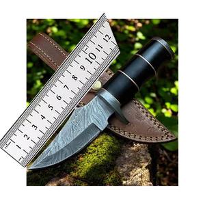 Cuchillo de Caza para Desollar, Hoja de Damasco de 4 Pulgadas y Mango de Cuerno de Búfalo, Cuchillo de Caza de Damasco Personalizable Más Vendido - Product Image 1