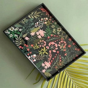 Bandeja de madera de diseño de tendencia para servir, bandeja para servir té y café, bandejas impresas personalizadas recubiertas de esmalte hechas a mano de alta calidad - Product Image 2