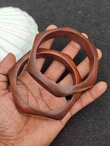 Bracelet en bois de créateur avec ange sculpté Bracelet rond écologique fait à la main Bijoux de mode élégants de HUMAYUN WORLD CRAFTS - Product Image 4