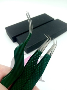 Pinzas para Pestañas GETUP BROSONS IMPEX, Color Verde Kelly, Recubrimiento en Polvo, Acero Inoxidable de 45 Grados, Antiestáticas, Antimagnéticas, con Punta Dentada - Product Image 3