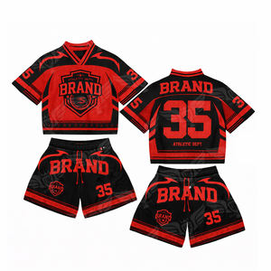 Conjunto Deportivo Unisex de Moda en Negro y Naranja, Pantalones Cortos Deportivos Holgados con Estampado de Escudo de Marca Audaz - Product Image 6