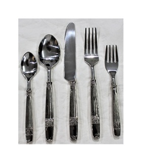 Ensemble de couverts et de vaisselle en laiton nickelé, comprenant cuillère, fourchette et couteau, avec logo et design personnalisés - Product Image 5