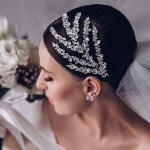 Tiara de Lujo Bridella BHP425-S con Pedrería Plateada para Bodas, Bailes de Graduación y Eventos Formales - Ajuste Cómodo, Concha de Ópalo, Jade y Circonita - Product Image 2