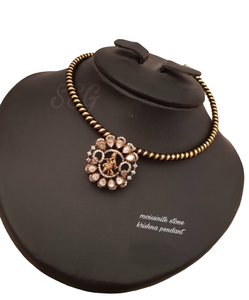 Pendentif en pierre de Moissanite Krishna bijoux spirituels de conception complexe avec le Seigneur Krishna idéal pour la dévotion, cadeau - Product Image 2