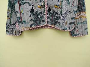 เสื้อโค้ทผ้าฝ้ายอินเดียทำด้วยมือสำหรับผู้หญิงแจ็คเก็ตท่อลายดอกไม้แบบกลับด้านได้ - Product Image 3