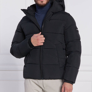 แจ็คเก็ตบอมเบอร์ทรงสวยเก๋แบบเปิดไหล่ ดีไซน์ทันสมัย ผลิตจากผ้าแคนวาสกันน้ำและกันลม เหมาะสำหรับฤดูหนาว/ฤดูใบไม้ร่วง - Product Image 4