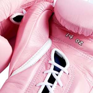 Gants d'entraînement de sparring personnalisés à lacets roses de qualité supérieure professionnels gants de kickboxing en cuir véritable avec poignées - Product Image 5