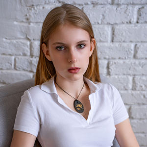 Colgante ovalado pulido de Shungita con serigrafía Ojo de Horus opción 1 1.3*2 pulgadas (34*50 mm) - Product Image 6