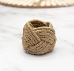 Anneaux de serviette en jute beige naturel faits à la main Design de noeud nautique unique pour la décoration intérieure et les centres de table de fête - Product Image 1