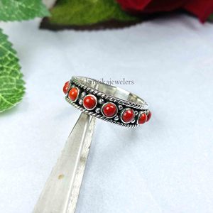 Anillo Unisex de Plata de Ley 925 de Krittika Jewelers con Gema de Coral Natural en Engaste de Bisel, Estilo Bohemio, para Aniversario de Bodas - Product Image 1