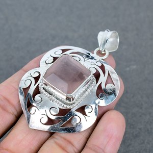 Pendentif en pierres précieuses en laiton Quartz rose plaqué argent 925 fait à la main forme de coussin classique avec réglage de lunette pour anniversaire - Product Image 1