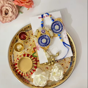 Rakhi con Pooja Thali Mauli Thread Rakhi Set Pooja Thali, Chawal Roli Pack Rakhi Pack de 2 pulseras tradicionales hechas a mano - Product Image 1