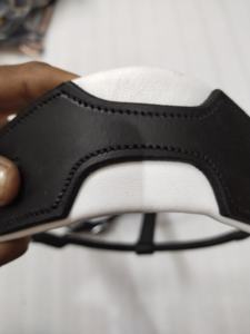 Cabestro de Cuero Adeefa Enterprise con Cristales Transparentes y Acolchado Blanco para Caballos con Herrajes de Acero Inoxidable. - Product Image 4