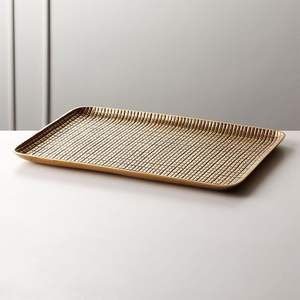 Bandeja de Servir de Latón con Acabado Dorado Pulido que Resalta la Habilidad Artesanal, Diseño Hereditario, Excelencia Decorativa, Metal, Boda - Product Image 1