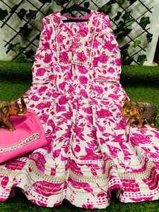 Haute qualité femmes imprimé rayonne Anarkali avec Dupatta ensemble indien porter manches trois-quarts bas porter à vendre - Product Image 3