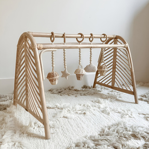 Tapis de jeu pour bébé en rotin fabriqué à la main activité de jeu gym bébé gymnases et tapis de jeu avec jouets suspendus logo personnalisé accepté - Product Image 1