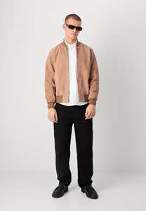 Último diseño personalizado de lana de invierno Varsity chaqueta para los hombres de cierre tipo botón bolsillos Letterman béisbol Bomber Varsity chaqueta - Product Image 6