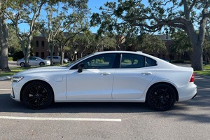 รถมือสองที่เชื่อถือได้2023 VO-LVO รีชาร์จ S60 T8รุ่นสีดำ - Product Image 2