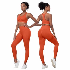 Ensemble de vêtements de sport de yoga personnalisés de haute qualité pour femmes leggings taille haute solides 2 pièces leggings courts de fitness - Product Image 3