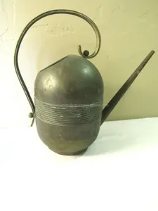 Arrosoir moderne de luxe en métal galvanisé avec finition en acier inoxydable idéal pour l'entretien des plantes de jardinage de fleurs pour balcon intérieur - Product Image 4