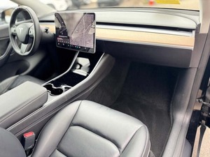 รถยนต์รุ่นใหม่ปี 2024 SLA Model Y AWD พวงมาลัยซ้าย เบาะหนังอุ่นได้ สตาร์ทเครื่องด้วยรีโมท กล้องมองหลัง มาตรฐานยูโร 4 หน้าจอสัมผัส พร้อมเข้าใช้งาน - Product Image 2