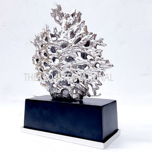 Cadeaux d'affaires : Paires de trois objets de style occidental, design feuillage plaqué or, base en aluminium et marbre - Product Image 3