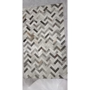 Alfombra de Cuero con Pelo Hecha a Mano de Primera Calidad, Venta Directa de Fábrica, Diseño de Patchwork, Decoración Duradera para el Hogar - Product Image 1